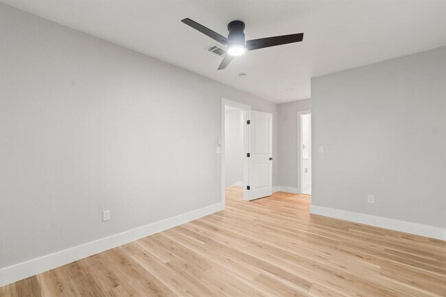 Building Photo - 9 Indian Cedar Ln