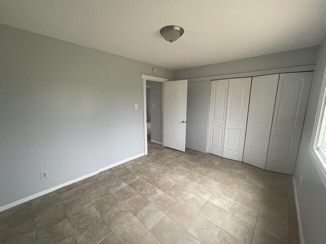 Building Photo - 37 Pershing Ln