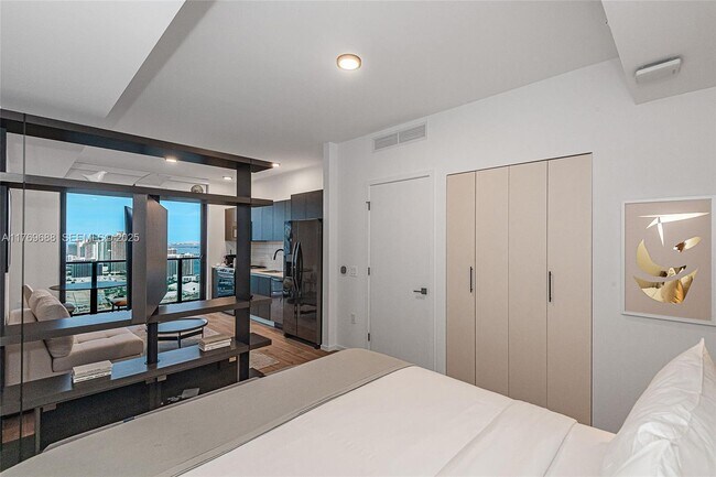 Building Photo - 398 NE 5th St