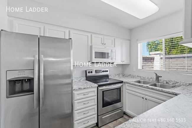 Building Photo - 1021 W Laguna Dr