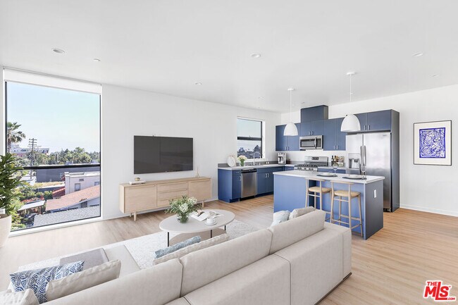 Building Photo - 747 Lillian Way