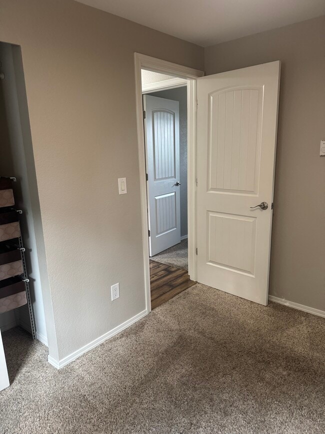 Building Photo - 5115 S 4th Ave