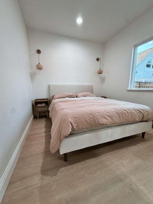 Building Photo - 1053 Brommer St