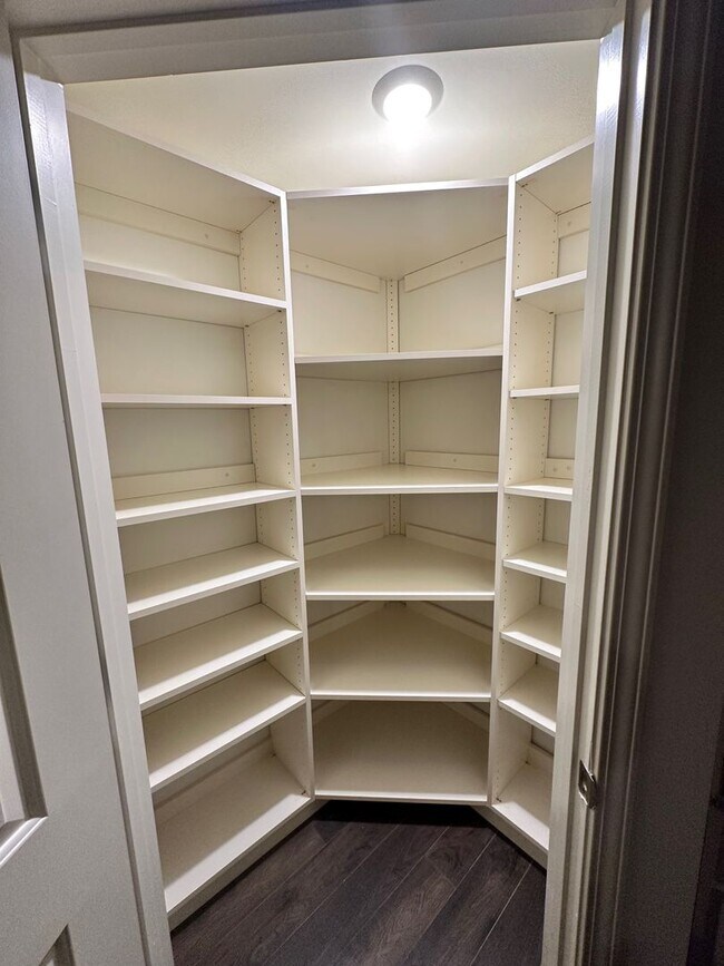 Building Photo - 224 Park Crest Run