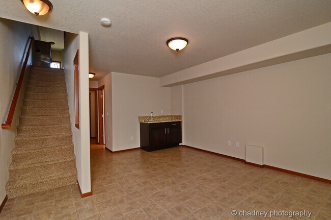 Building Photo - Beautiful Townhome! Flawless Location!