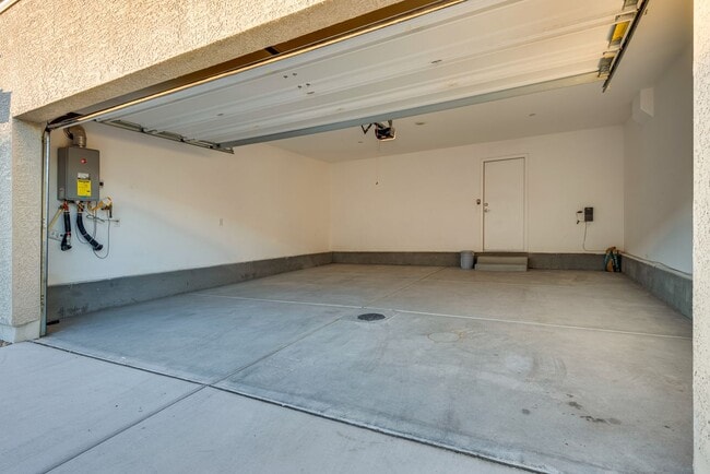 Building Photo - Modern Two-Story Townhome with Stylish Upgrades in Prime Las Vegas Location