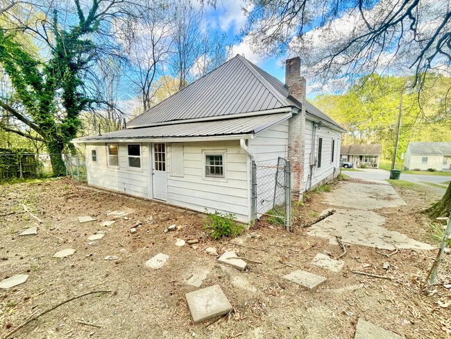 Building Photo - 1004 Highland Ave