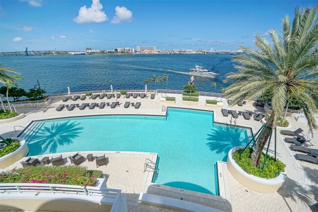 Building Photo - 808 Brickell Key Dr
