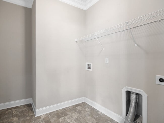 Building Photo - Beautiful 4 BR, 2 BA Home, 2 Car Garage wi...