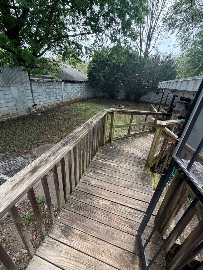 Building Photo - 620 E Delmar St