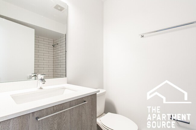 Building Photo - 7621 N Sheridan Rd