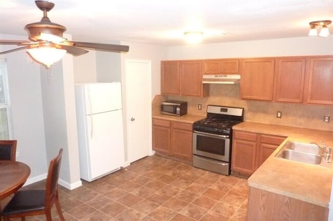 Building Photo - 2635 Skyview Grove Ct