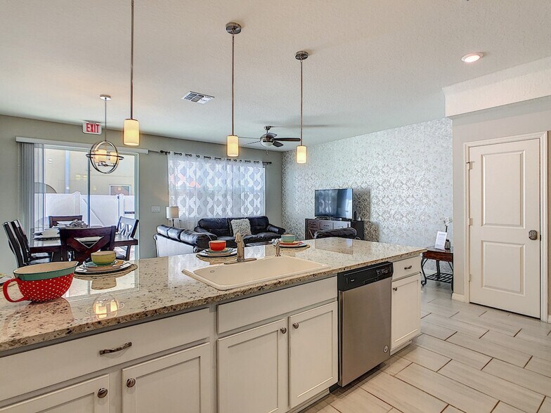 Building Photo - 5142 Adelaide Dr