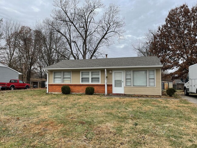 Primary Photo - Three bedroom home for rent off of Valley ...