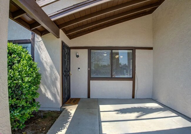 Building Photo - Beautiful 3 Bedroom 2 Bath