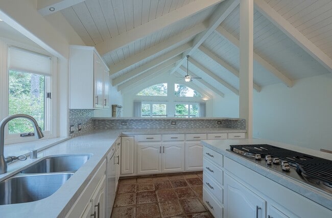Building Photo - 4055 Sunset Ln