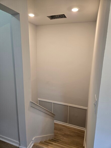 Building Photo - 126 Luden Dr