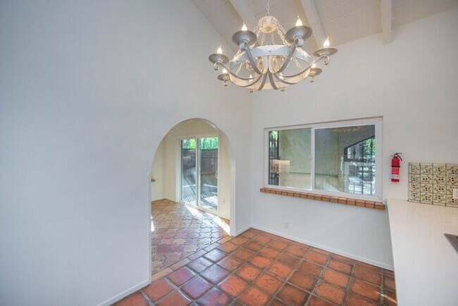 Building Photo - Anaheim Hills