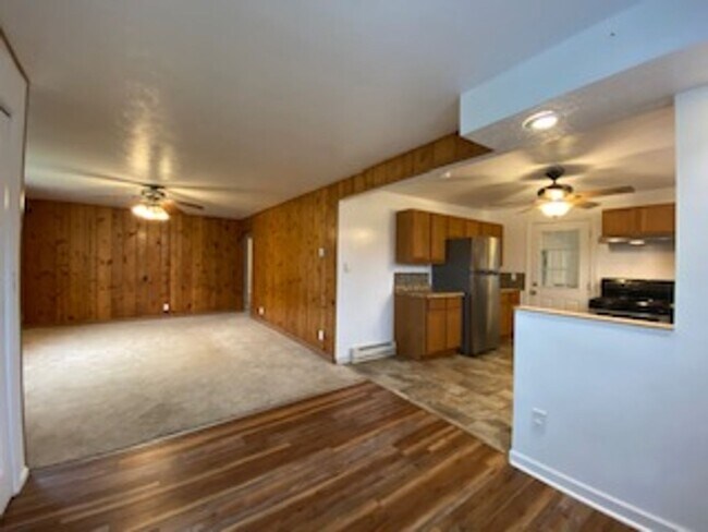 Building Photo - 59636 Rosedale Ave