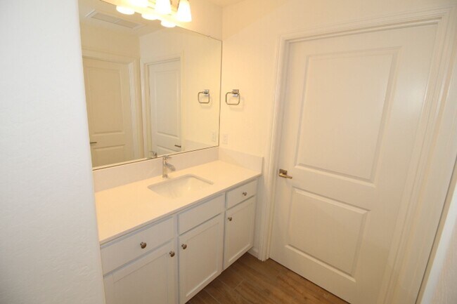 Building Photo - 1462 Pioneer Ln