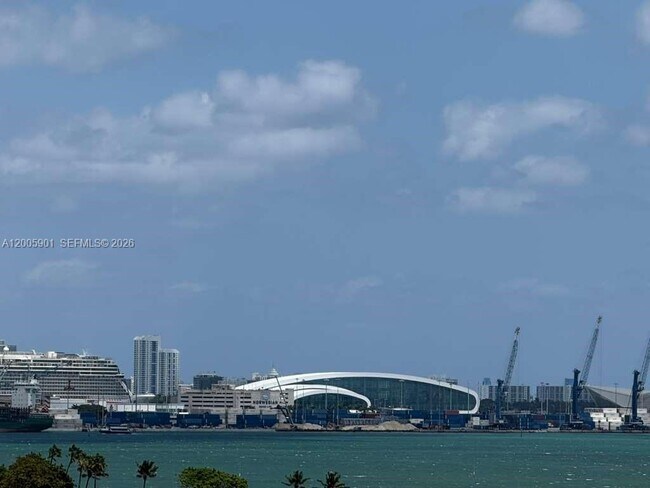 Building Photo - 1155 Brickell Bay Dr