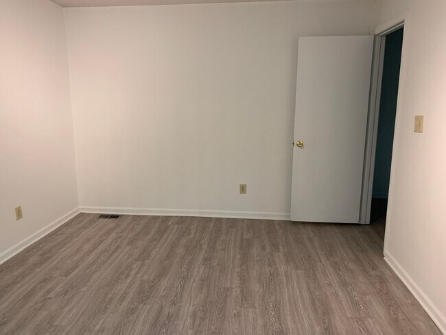 Building Photo - 4912-4914 #6