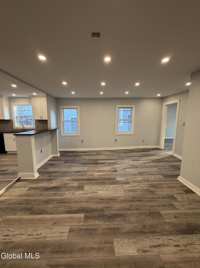 Building Photo - 1804 3rd Ave