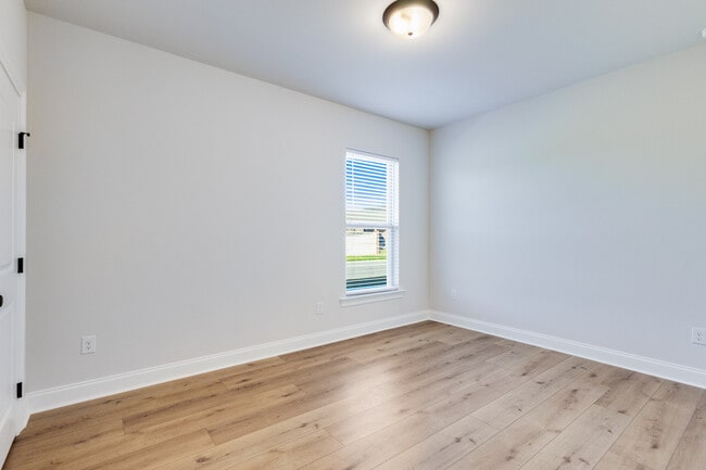 Building Photo - 104 Claystone Rd