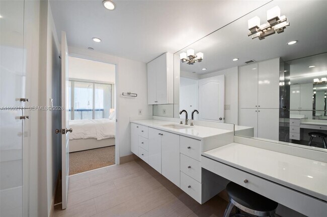 Building Photo - 1900 Sunset Harbour Dr