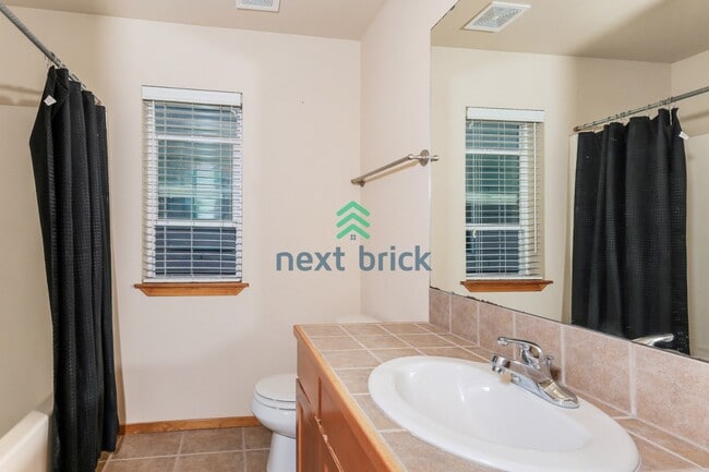 Building Photo - Stunning Bothell 5-Bedroom with flexible bonus room