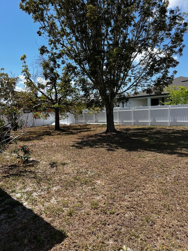 Building Photo - 1602 SW 16th Ct