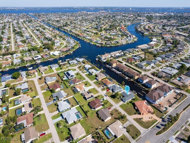 Building Photo - 908 SE 35th Terrace