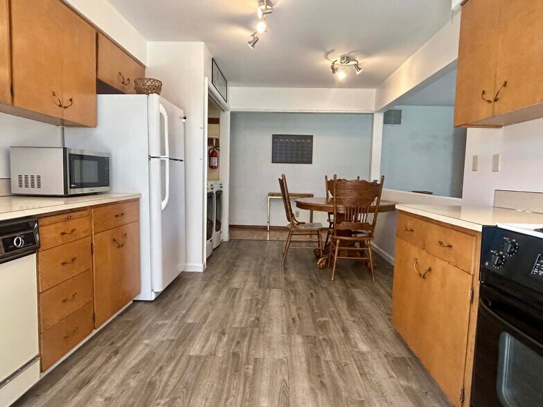Building Photo - 302 N 37th Ave