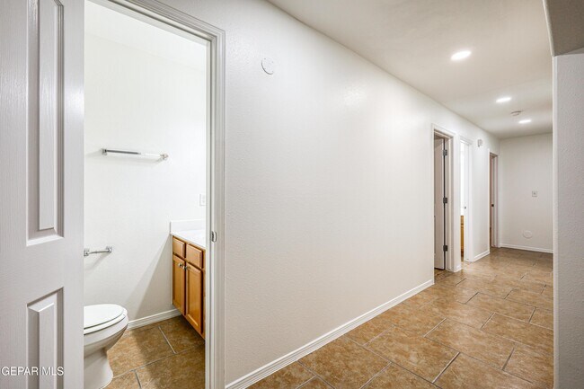 Building Photo - 6289 Cosecha Luna Cir