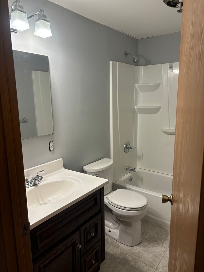 Building Photo - 6261 Wynmoor Dr