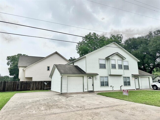 Primary Photo - 404 Peach St