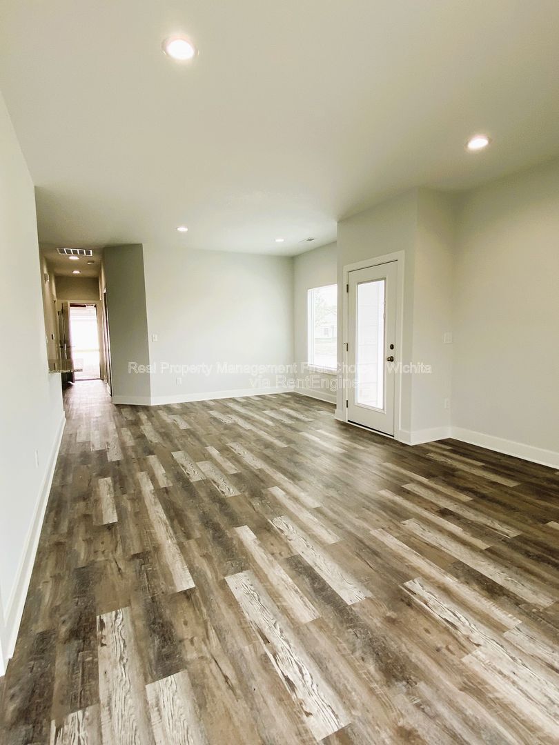 Building Photo - 5474 N Colburn Ct