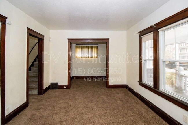 Building Photo - 9711 Parmelee Ave