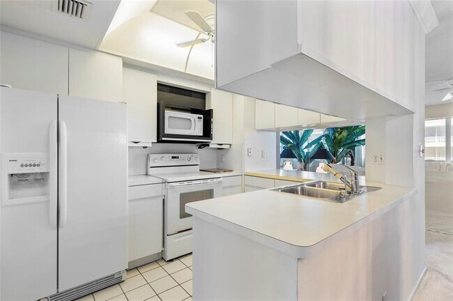 Building Photo - 4010 Galt Ocean Dr