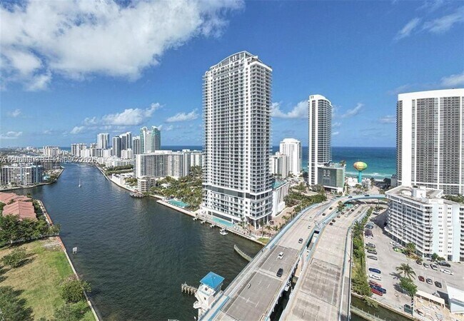 Building Photo - 4010 S Ocean Dr