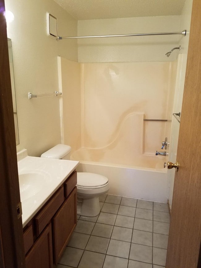 Building Photo - Camarae Arms