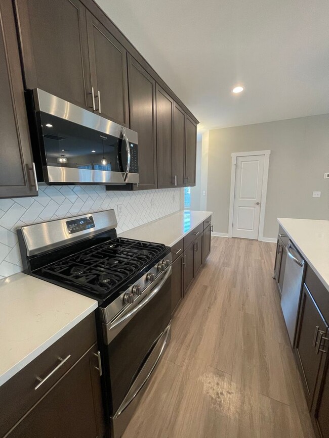 Building Photo - Beautiful Townhome located in Pineville, NC