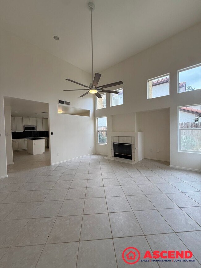 Building Photo - Spacious 4 Bed / 3 Bath Home in Haggin Oaks!