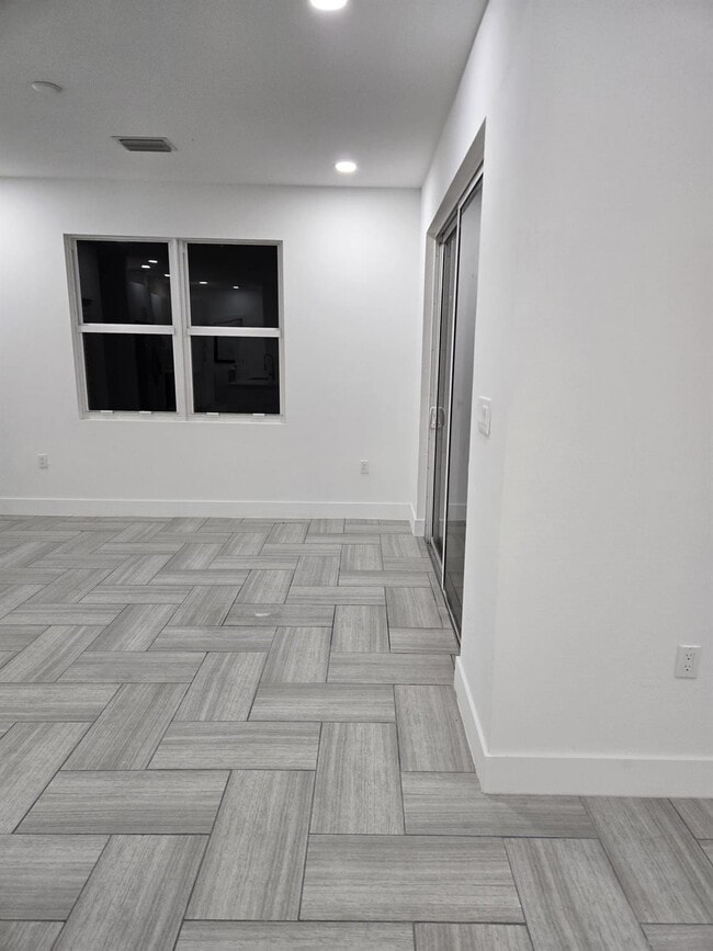 Building Photo - 239 Ave Del Centro