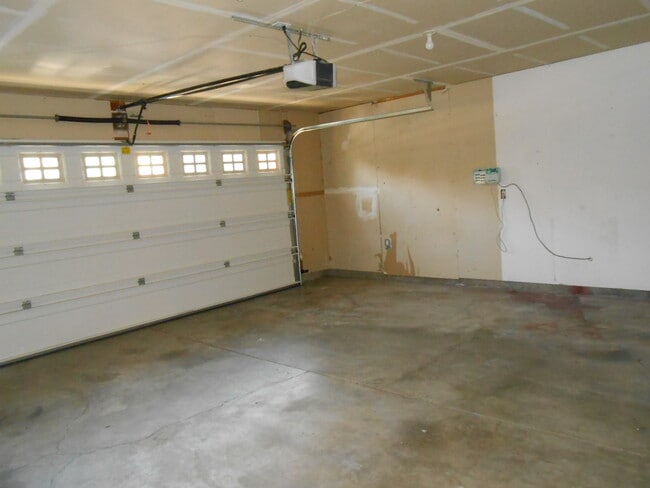 Building Photo - 2396 NE Desert Willow Ct