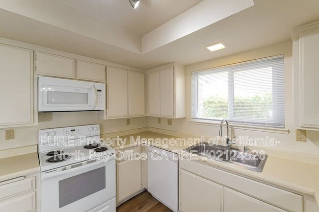 Building Photo - 2326 Tachevah Dr