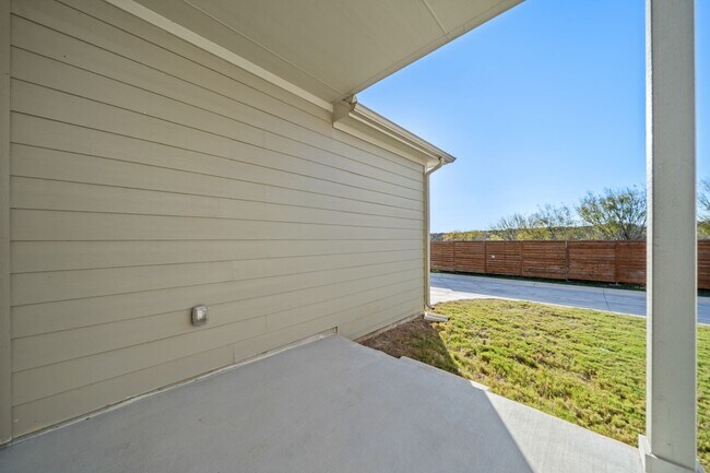 Building Photo - 217 Pinnacle Ln