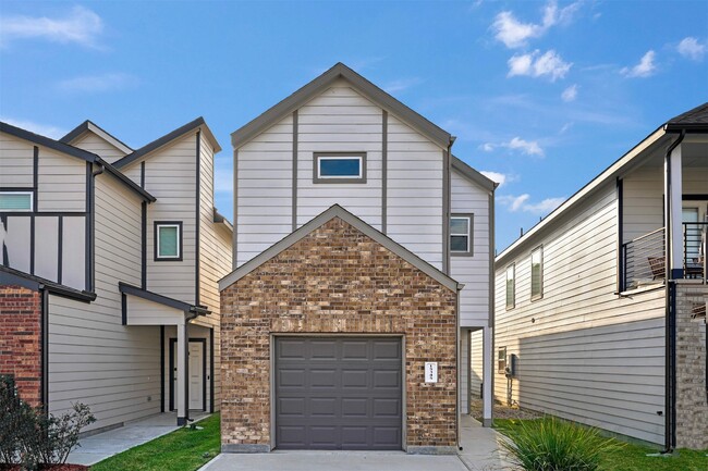 Building Photo - 15345 Estrella Rd E