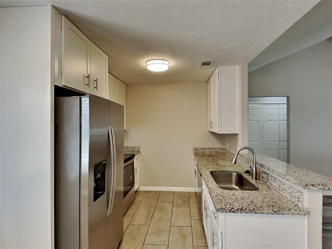 Building Photo - 16179 Summer Breeze Ct