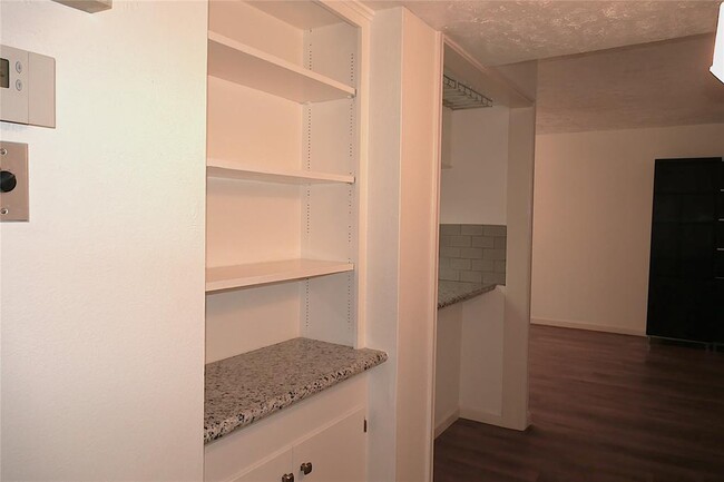 Building Photo - 6429 Bayou Glen Rd
